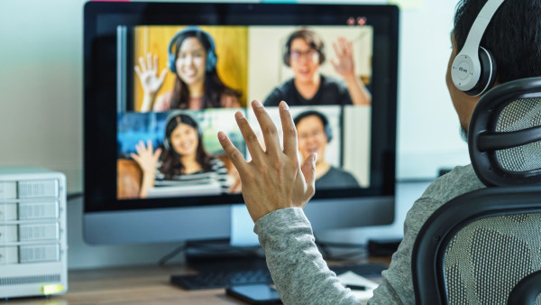 Online kommunikáció: Hogyan legyünk jó előadók a virtuális térben?